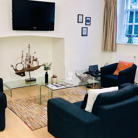 Contemporary Large Apartment In An Ideal Location Bath Eksteriør bilde